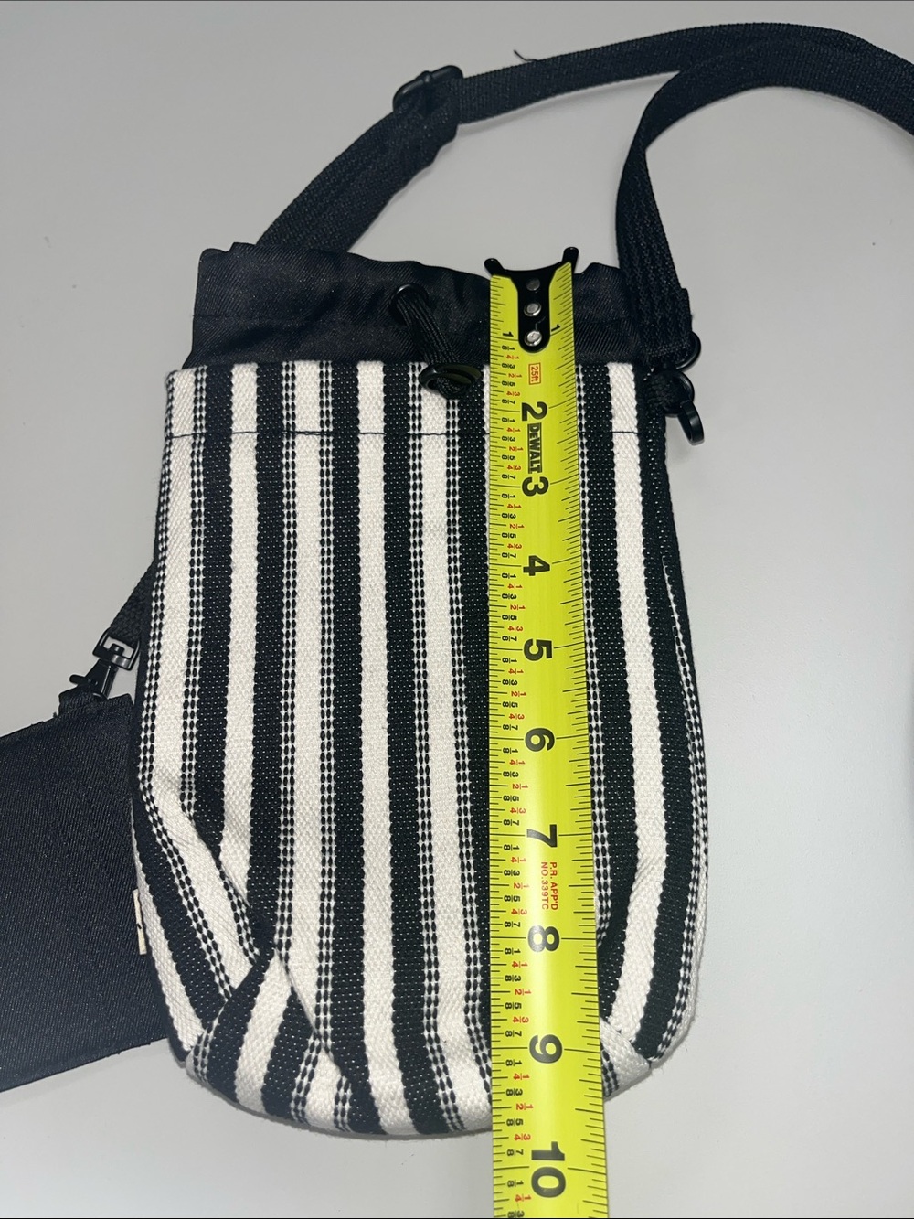 BEIS Black & White Summer Striped Water Bottle Sling Bag NWOT - Picture 5 of 11